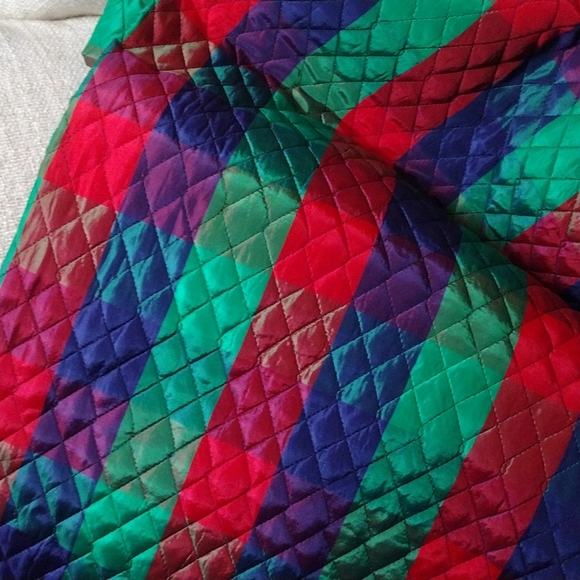 QUILTED 3  LAYERED TAFFETA LINED WITH BATTING SEWN IN  FABRIC. READY TO SEW - Picture 2 of 6